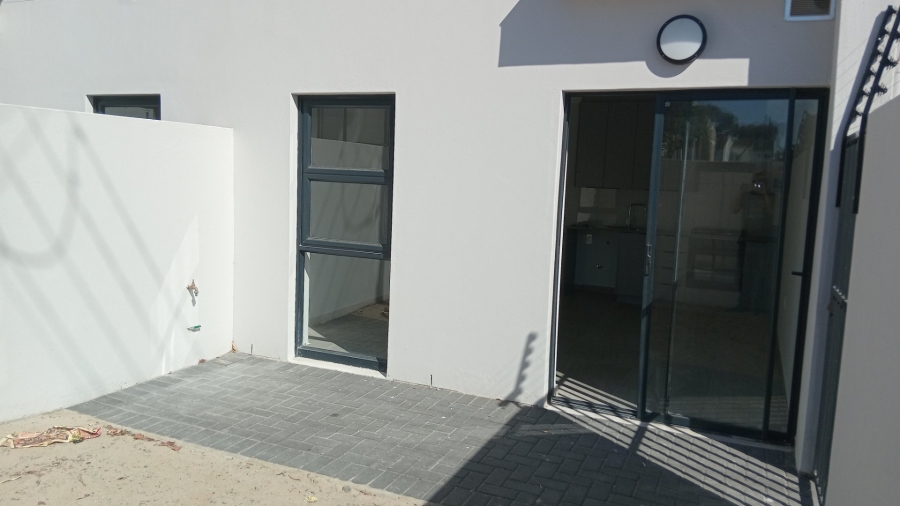 1 Bedroom Property for Sale in Table View Western Cape